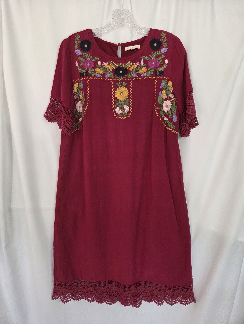 Tea U Rose Embroidered Shift Midi Dress in Berry Size M